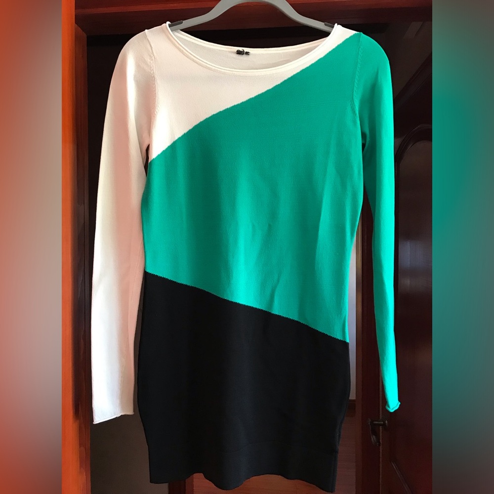 Bcbg MaxAzria Green, Black and White Color Block Tunic Style Top